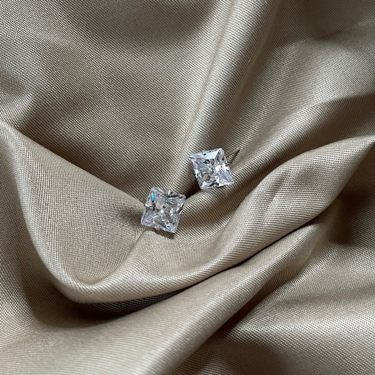 [AuraEcho]Stylish Shiny Square Center Stone Stud Earrings