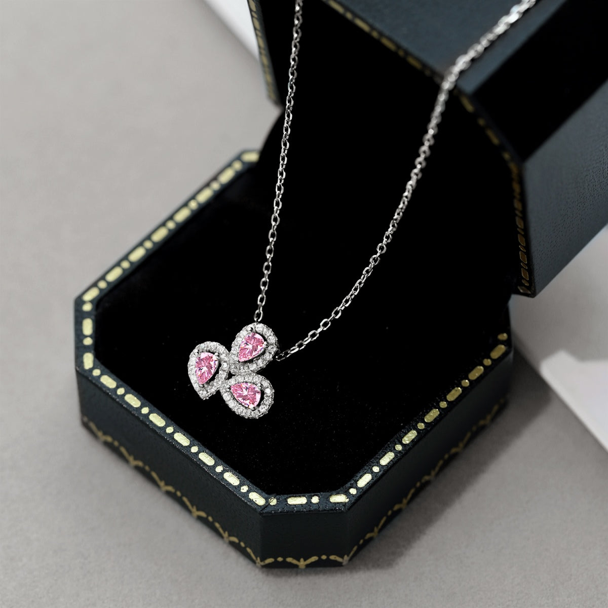 [AuraEcho]Elegant Flower Shape Pear Cut Necklace