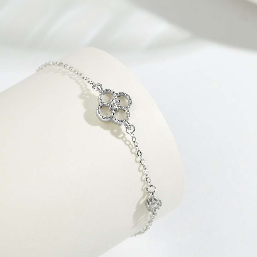 [AuraEcho]Delicate Four Leaf Clover Bracelet