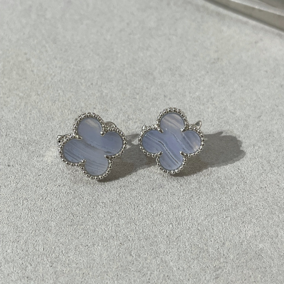 [AuraEcho]CLOVER CHALCEDONY SILVER STUD EARRINGS