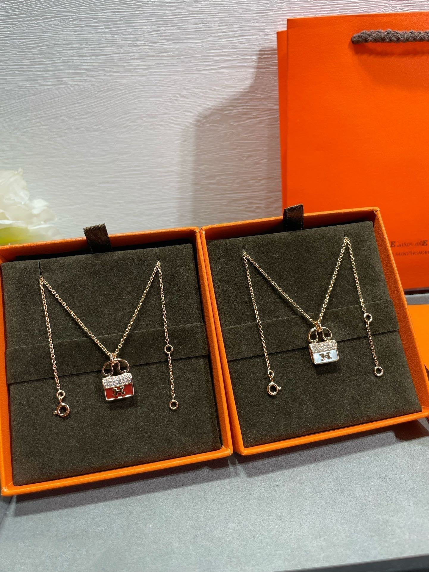 [AuraEcho]H CIRCE MOISSANITE PENDANT NECKLACE GOLD